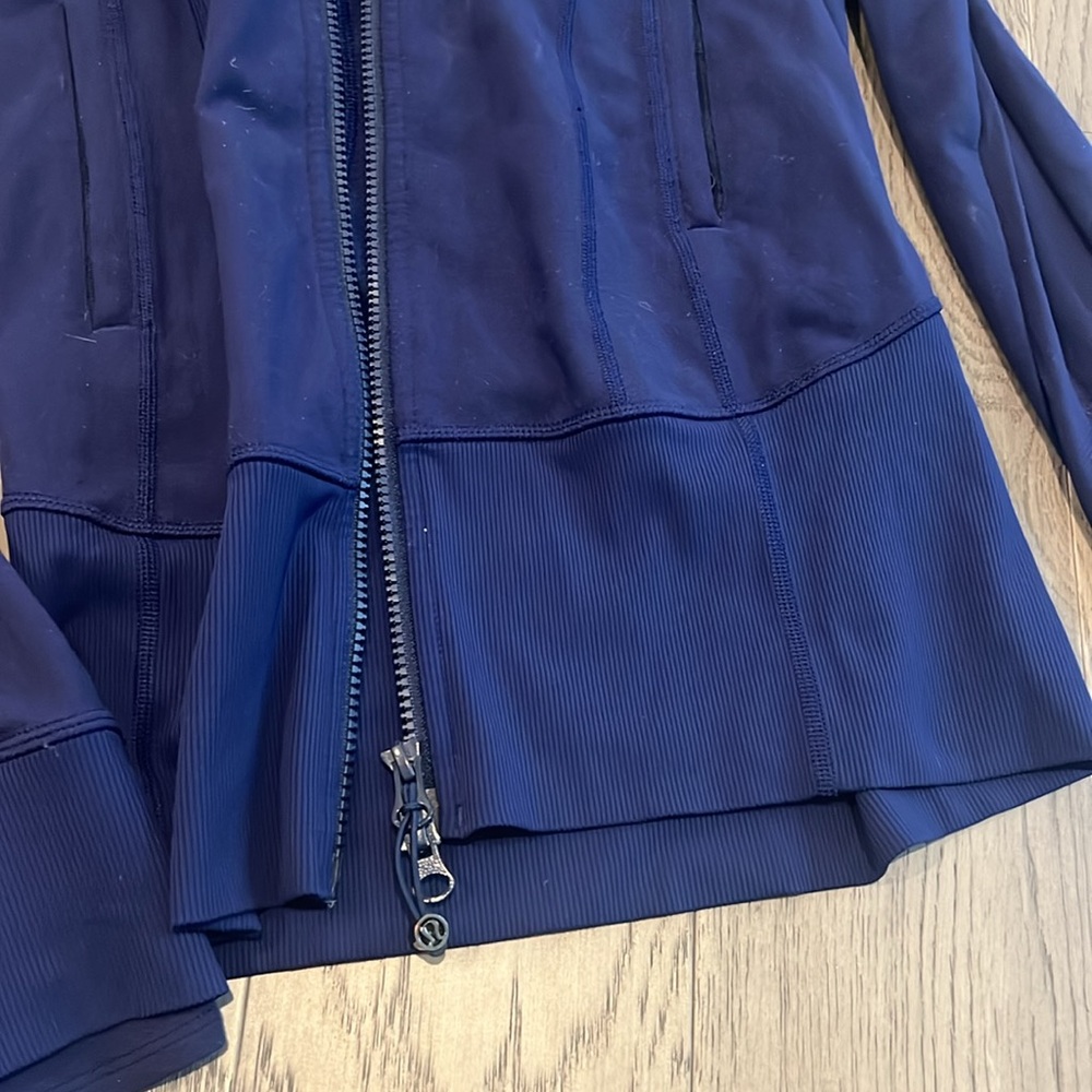 Lululemon women’s size 4 Navy Blue Hooded Zip-Up Jacket - Picture 2 of 2